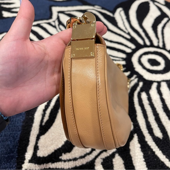 Burberry small Olympia leather shoulder bag with chain shoulder strap - Picture 4 of 10